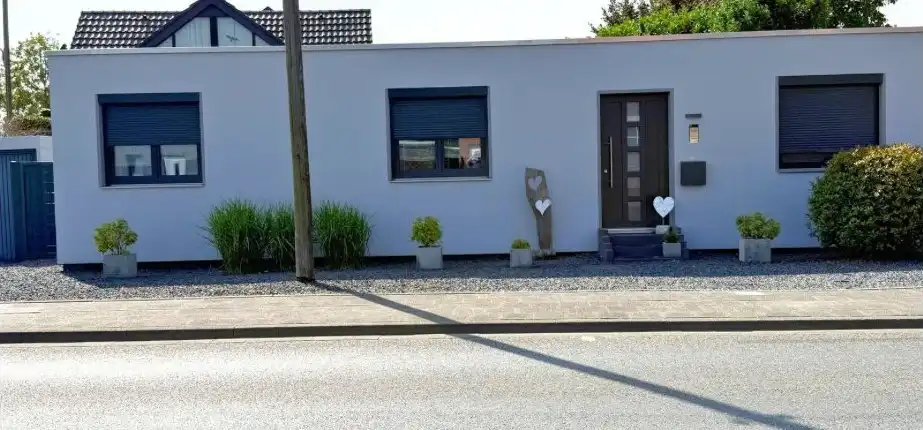 Bungalow nach dem Anstrich