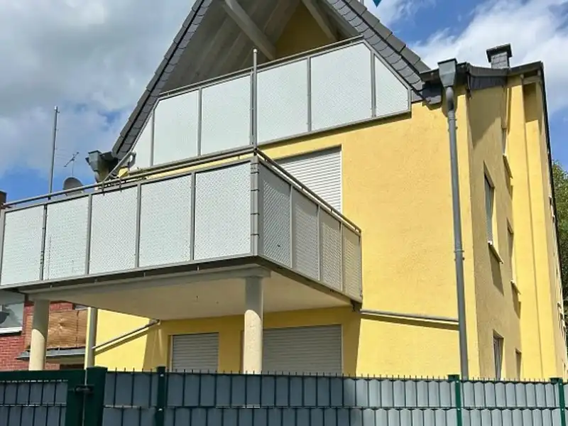 Mehrfamilienhaus nach der Reinigung