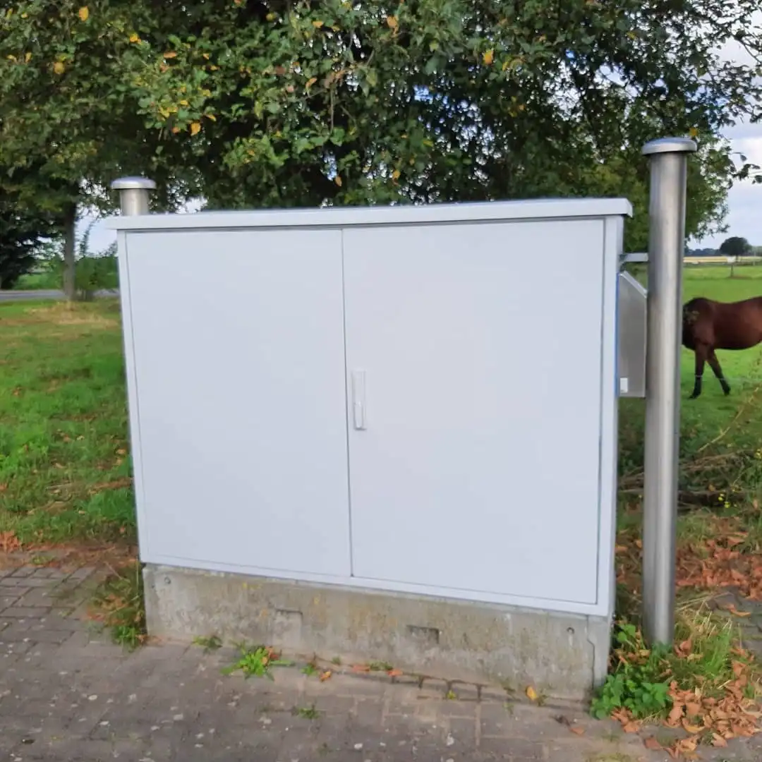 Stromkasten nach dem Anstrich